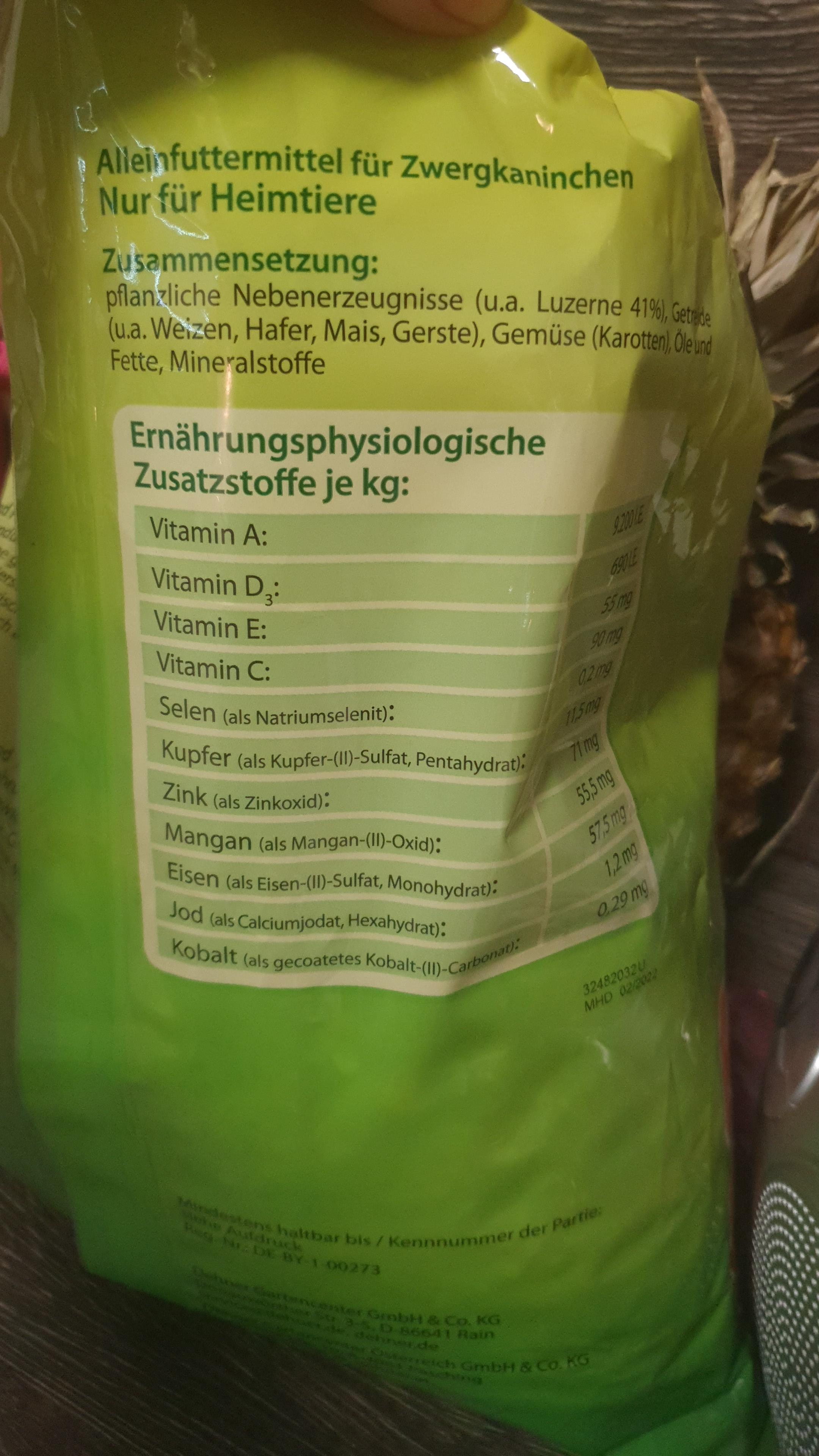 Dehner Zwergkaninchenfutter Adult 5kg Luzerne-Karotte zuckerfrei