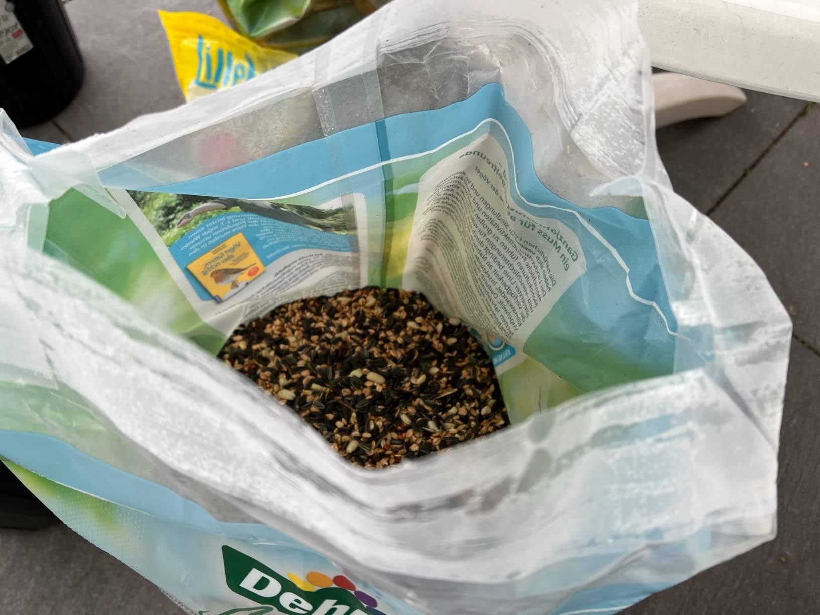 Dehner Natura Premium Sonnenblumenkerne Wildvogelfutter 2,2 kg