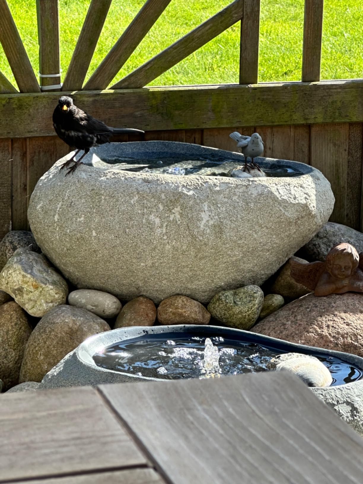 Dehner Gartenbrunnen Rock LED Findling 60cm grau Polyresin