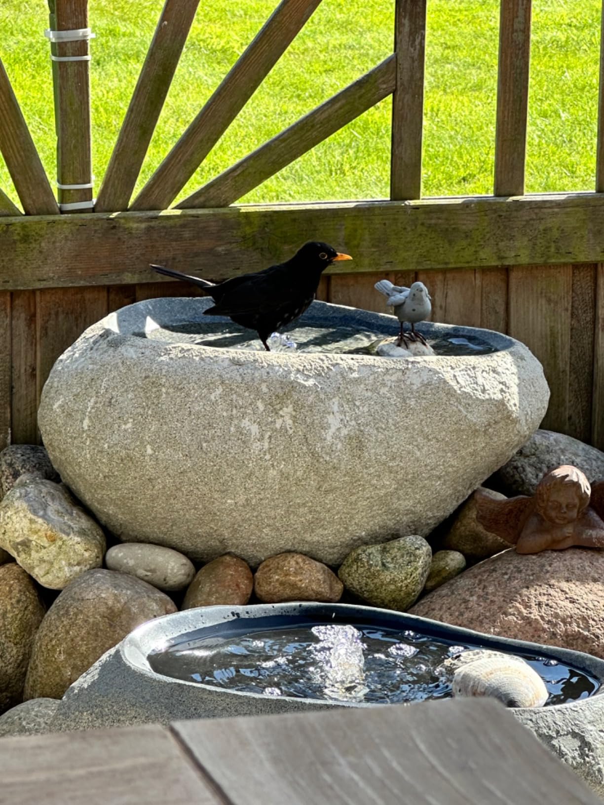 Dehner Gartenbrunnen Rock LED Findling 60cm grau Polyresin