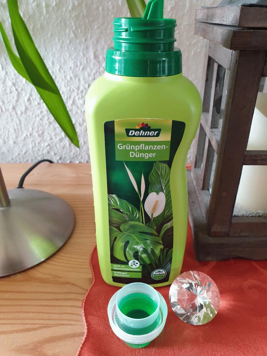Dehner Grünpflanzen-Dünger flüssig 500 ml für 100 l