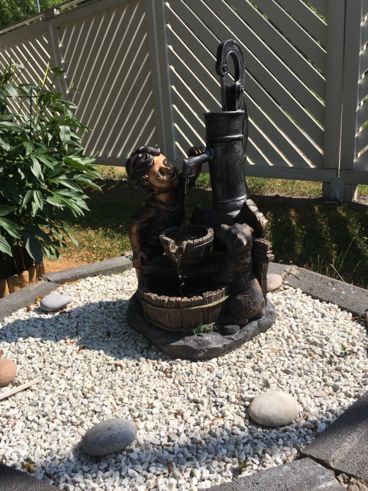 Dehner Junge Gartenbrunnen Polyresin LED 8L grau