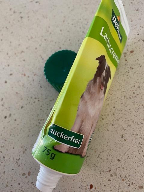 Dehner Lieblinge Leckerli Creme Hundesnack Lachs 6x75g zuckerfrei