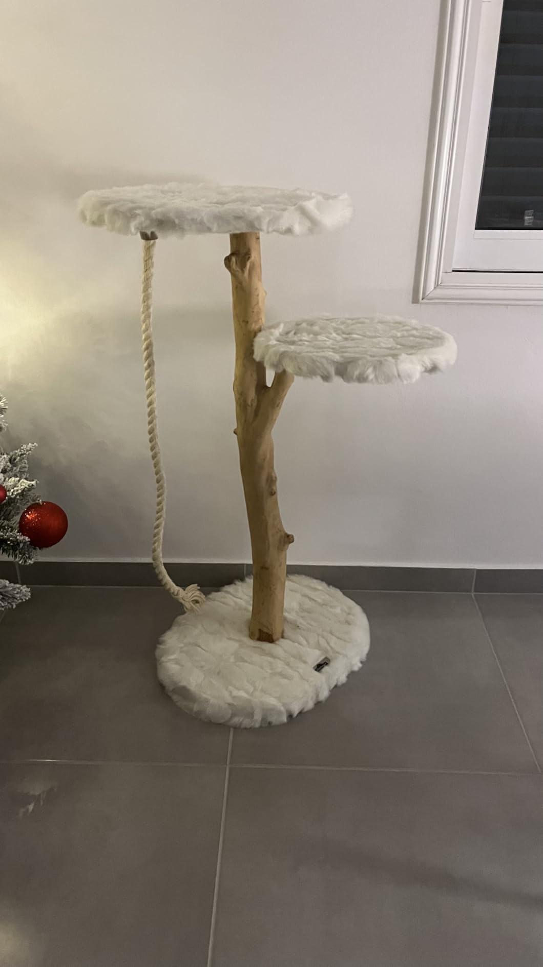 Dehner Premium Lovely Nero Kratzbaum braun-weiß 109 cm Hartholz