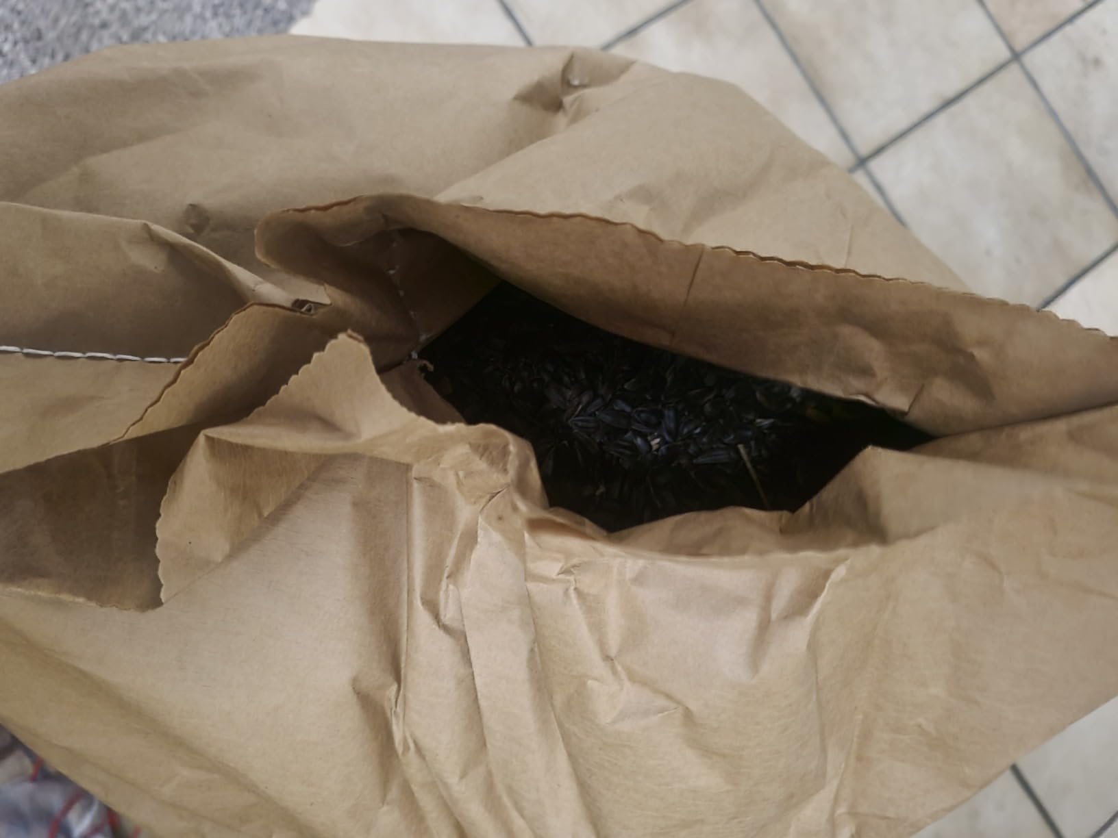 Mr. Crumble Schwarze Sonnenblumenkerne Vogelfutter 2,5 kg