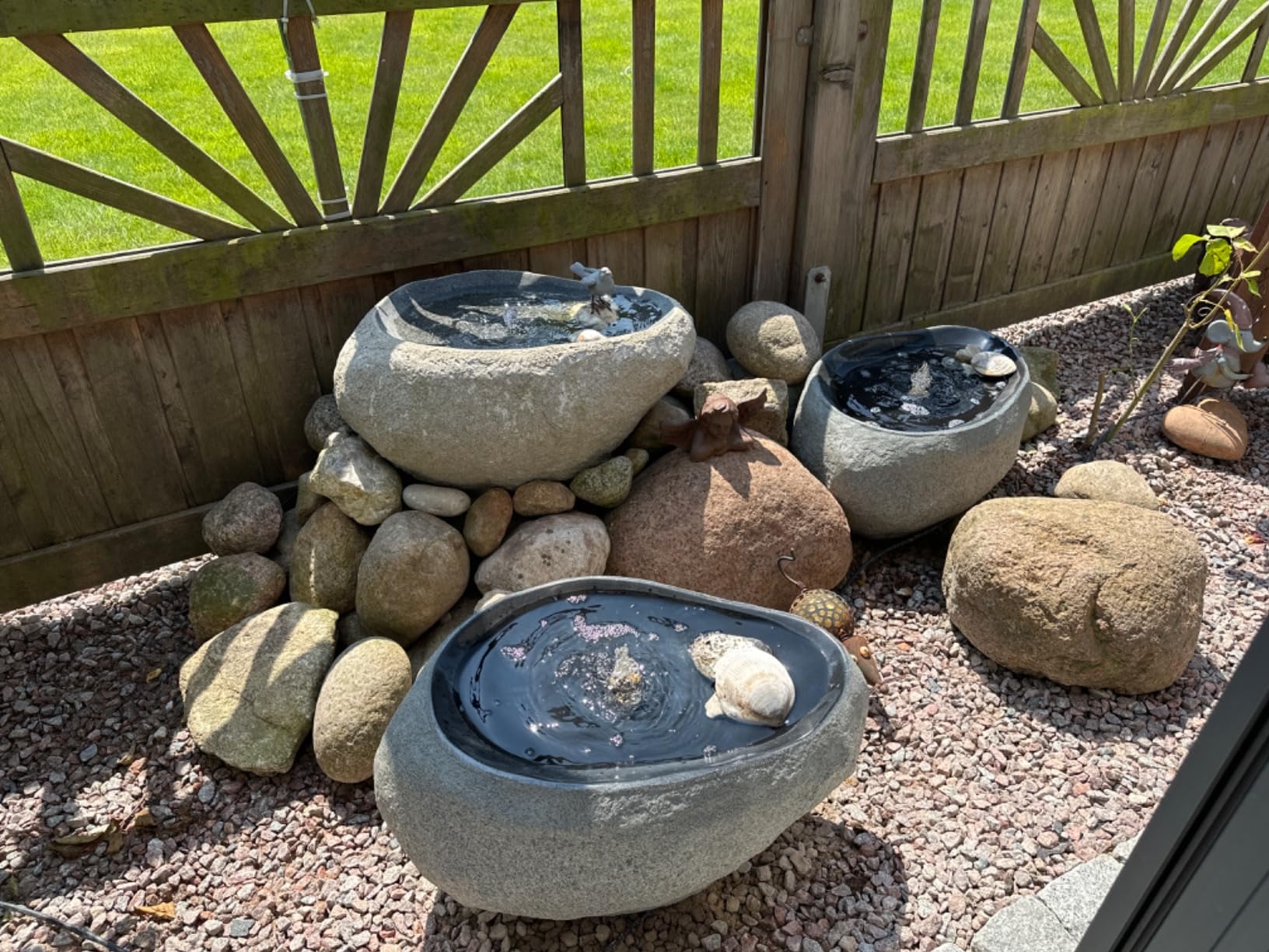 Dehner Gartenbrunnen Rock LED Findling 60cm grau Polyresin