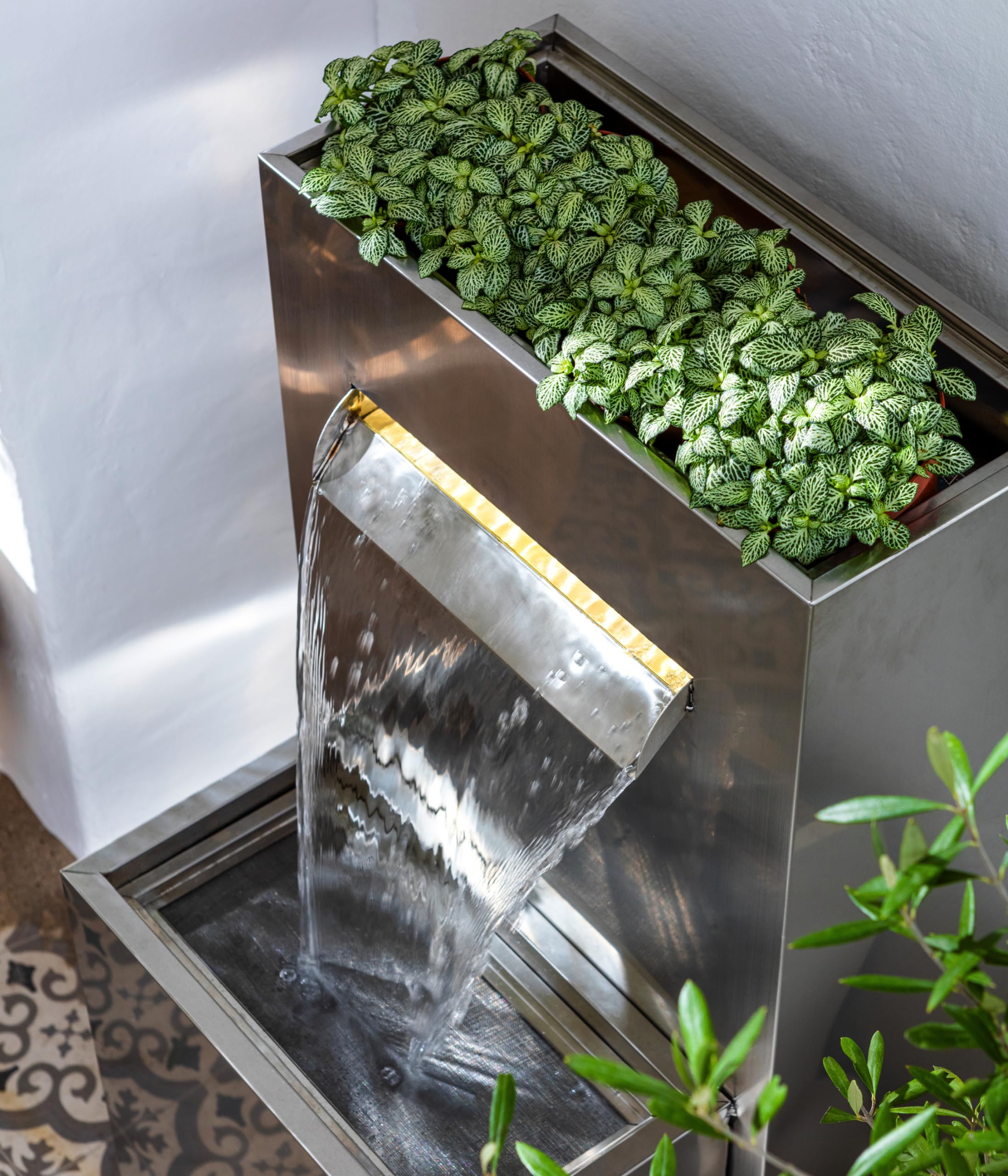 Dehner Gartenbrunnen Dallas 89x46x44 cm Edelstahl LED silber