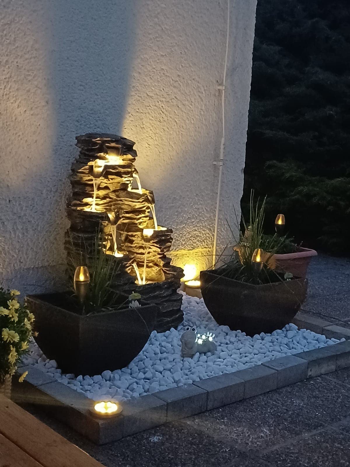 Dehner Salto Gartenbrunnen grau 99 cm LED Steinoptik